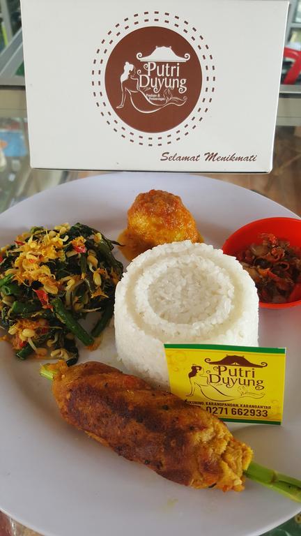 Putri Duyung Guest House Karangpandan Kültér fotó