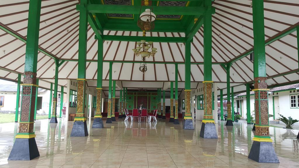 Putri Duyung Guest House Karangpandan Kültér fotó