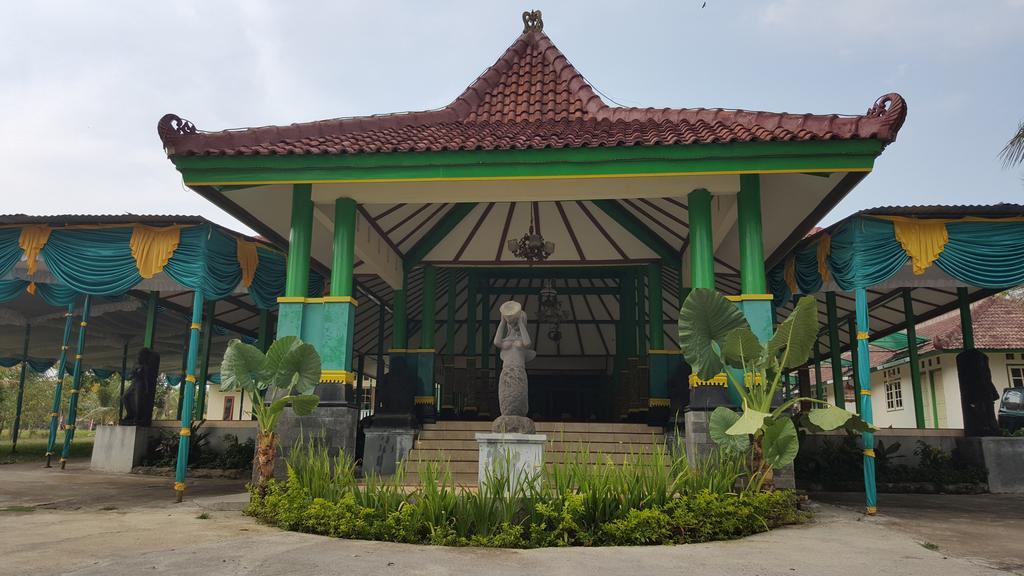 Putri Duyung Guest House Karangpandan Kültér fotó