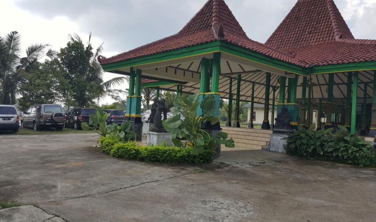 Putri Duyung Guest House Karangpandan Kültér fotó