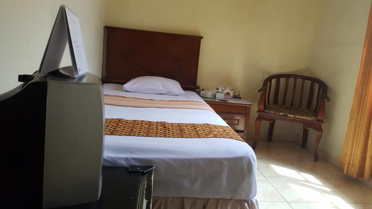 Putri Duyung Guest House Karangpandan Kültér fotó
